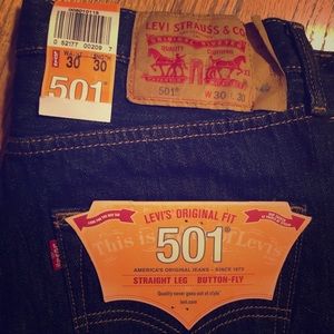 Levi 501 straight leg button fly